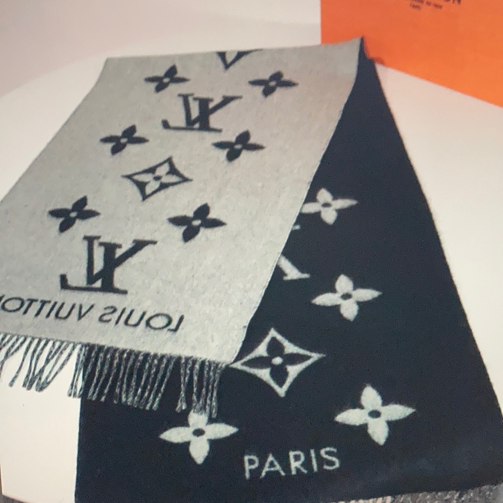 Louis Vuitton Black and Gray Wool Scarf